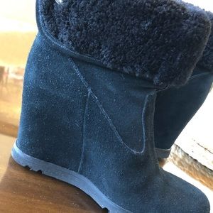 Ugg Kyra Shearling Black Wedge Boot Gray Size: 7
